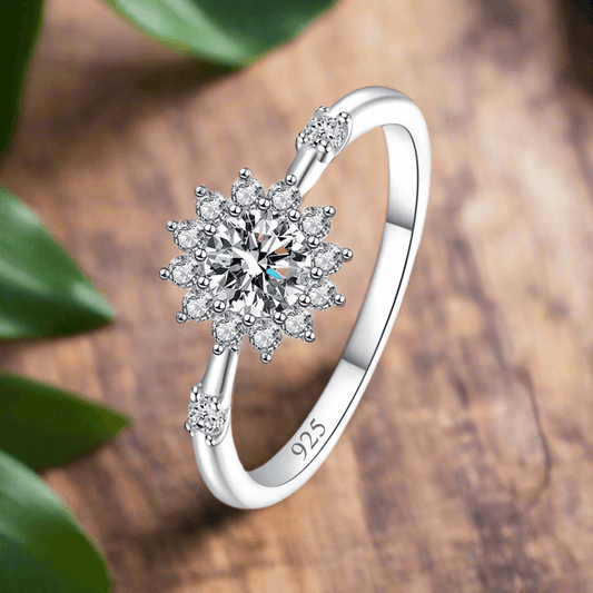 Frost Radiance 925 Sterling Silver Snowflake Ring.